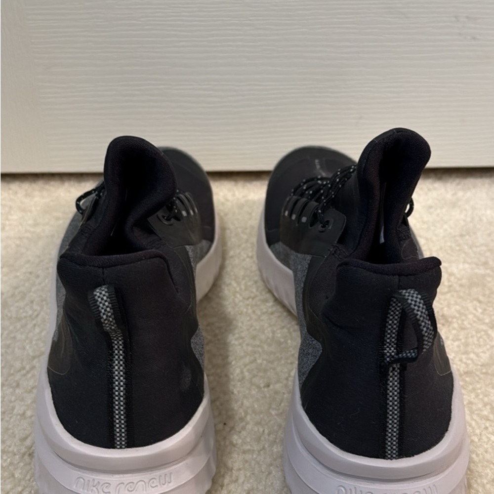 Waterproof Nike Black and White Athletic Shoes - Picture 3 of 6